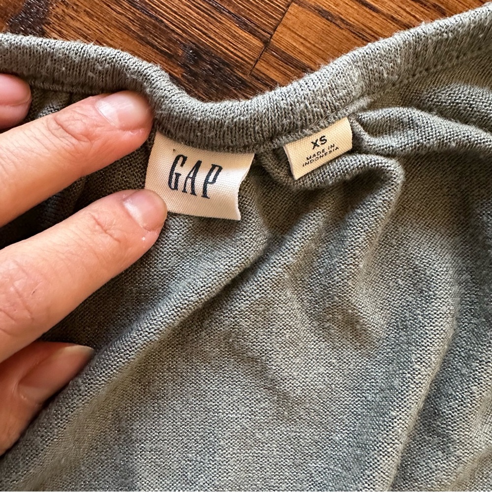 GAP sage green Button-Front cropped Tank Top - Picture 6 of 13